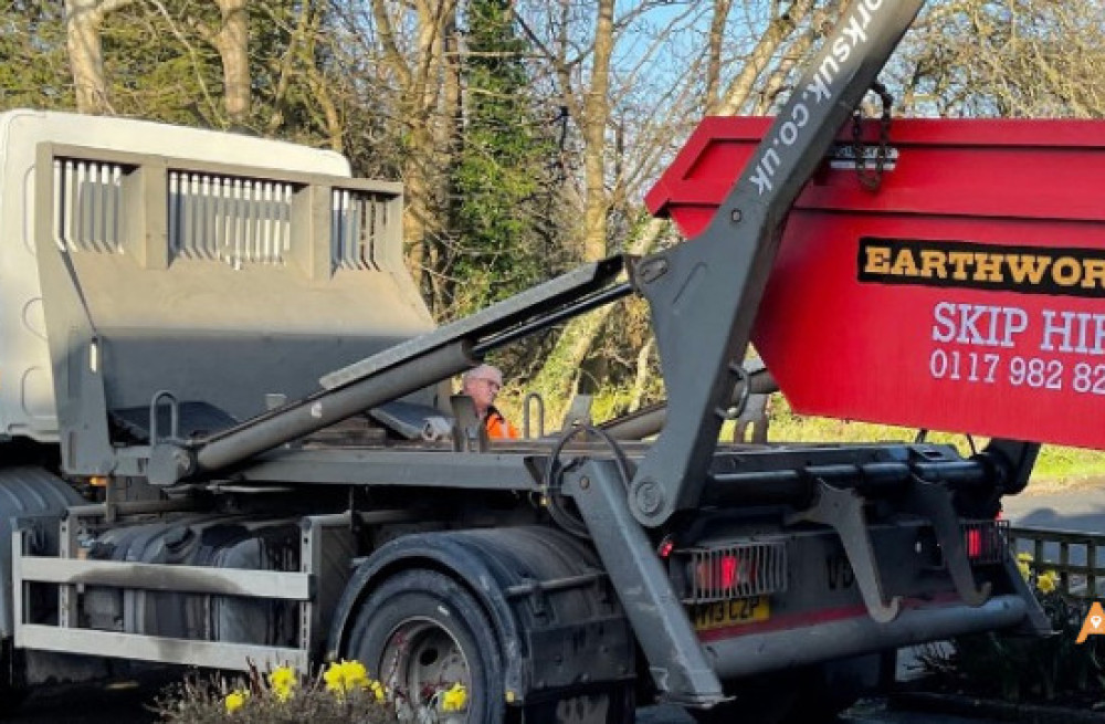 top-skip-hire-near-me-with-earthworks-uk-ltd-big-0