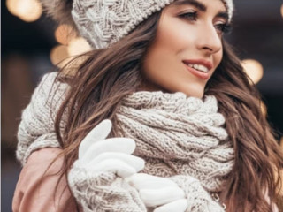 Wrap Yourself In Elegance With Our Luxurious Women's Hat And Scarf Set!