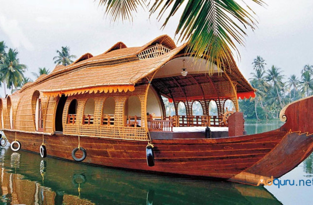 explore-the-enchanting-beauty-of-kerala-with-wanderons-exclusive-tour-package-big-0