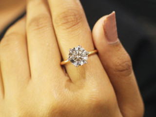 Discover Lab Diamond Solitaire Engagement Ring