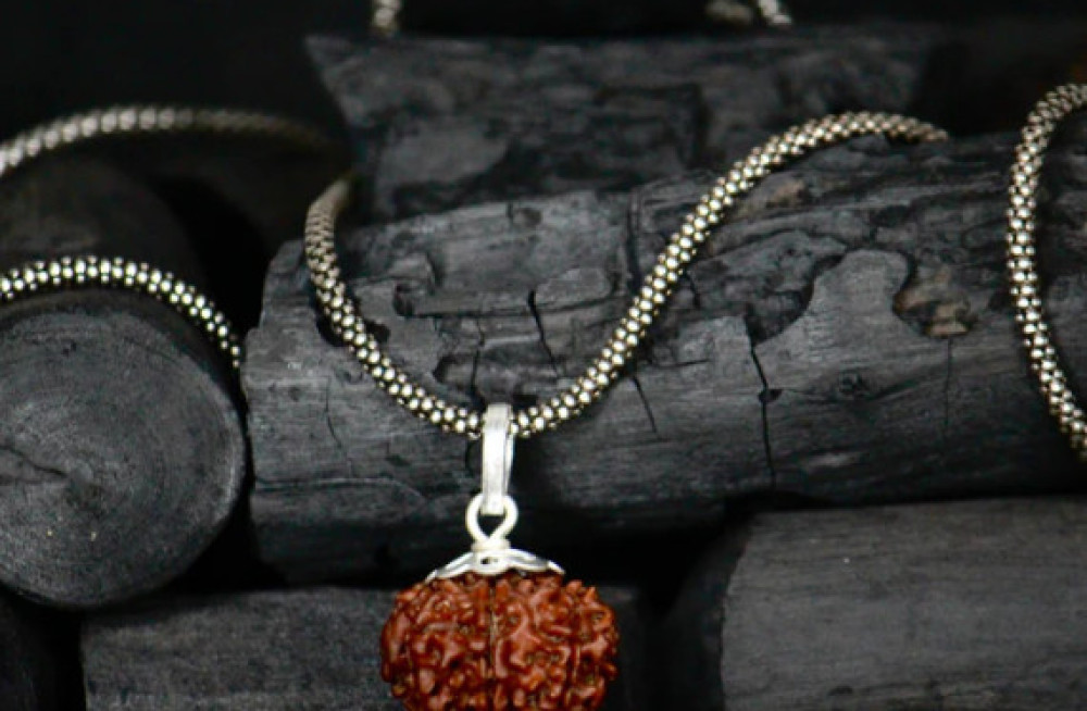 why-choose-a-silver-rudraksha-chain-for-daily-spiritual-protection-big-0