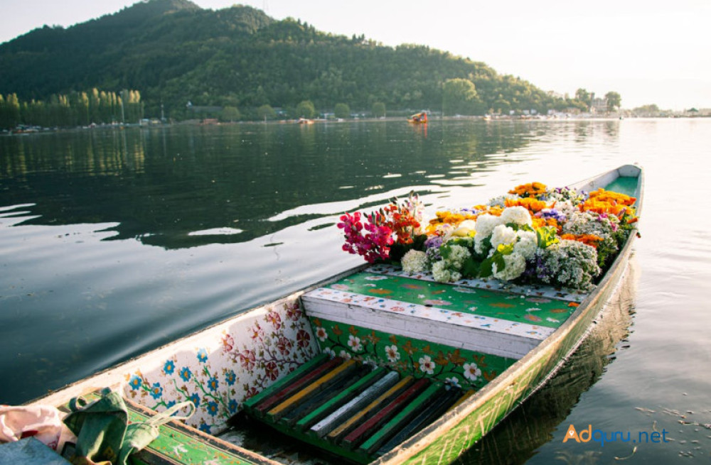 exploring-tranquility-lakes-in-kashmir-big-0