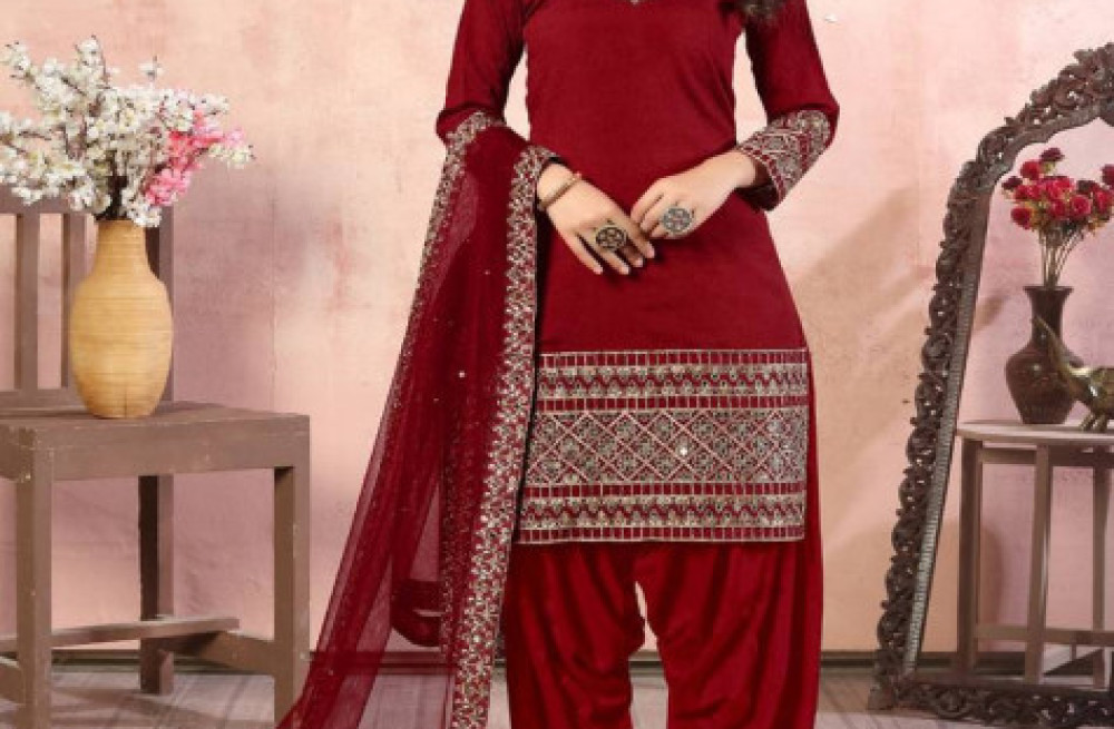 latest-ethnic-punjabi-suits-for-women-a-blend-of-tradition-and-style-big-0