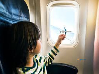 At what age can a child fly alone on JetBlue?