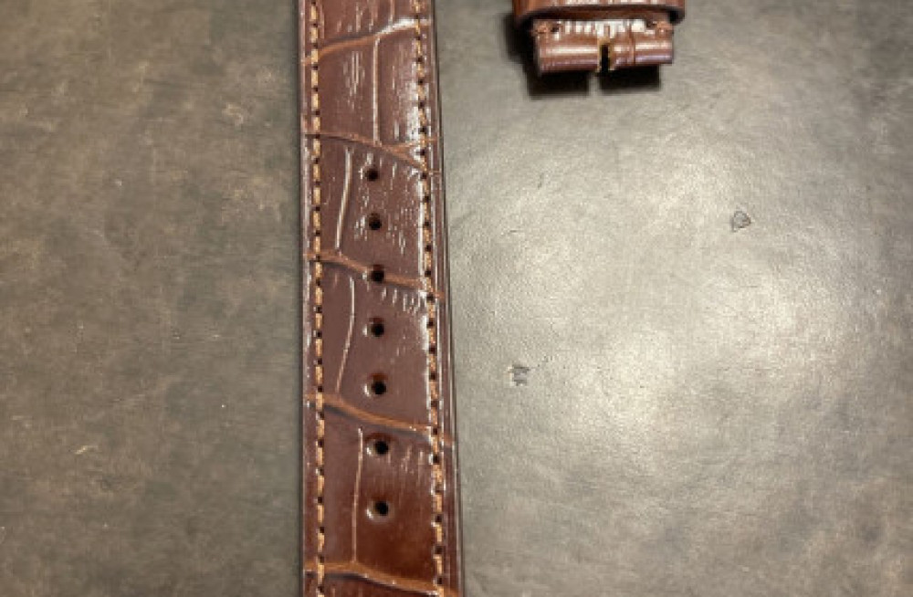 shop-premium-iwc-alligator-strap-at-your-trusted-watch-band-straps-store-big-1