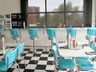 Get chic diner booths from Bars and Booths, the reputed Retro furniture manufacturers